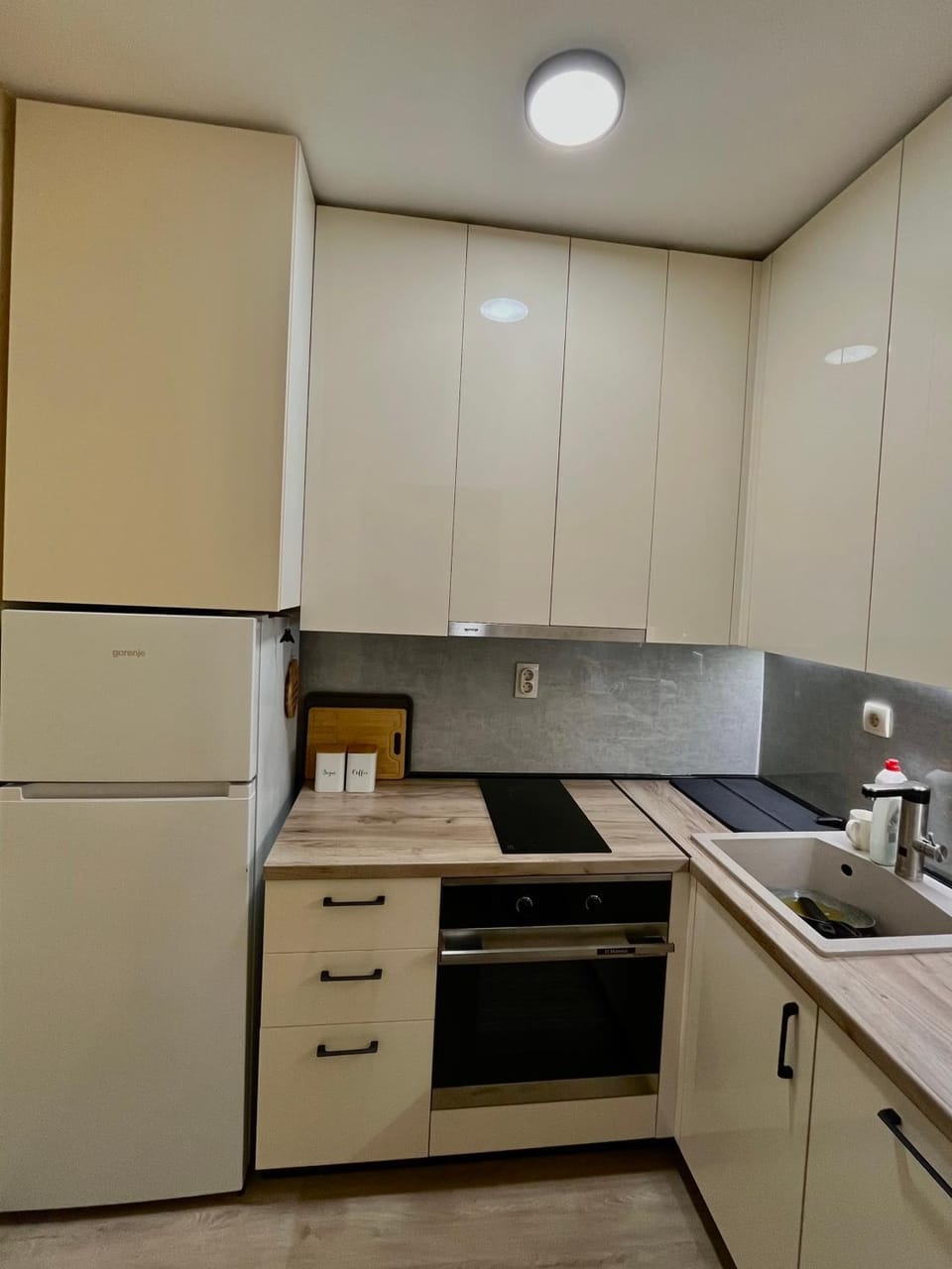 Kitchen or kitchenette, oven, stove