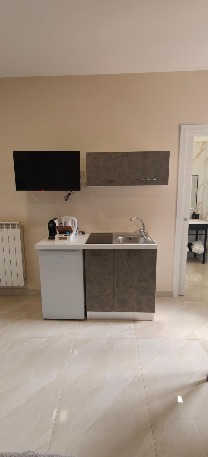 Kitchen or kitchenette