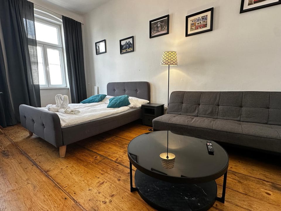 Bed, Living room