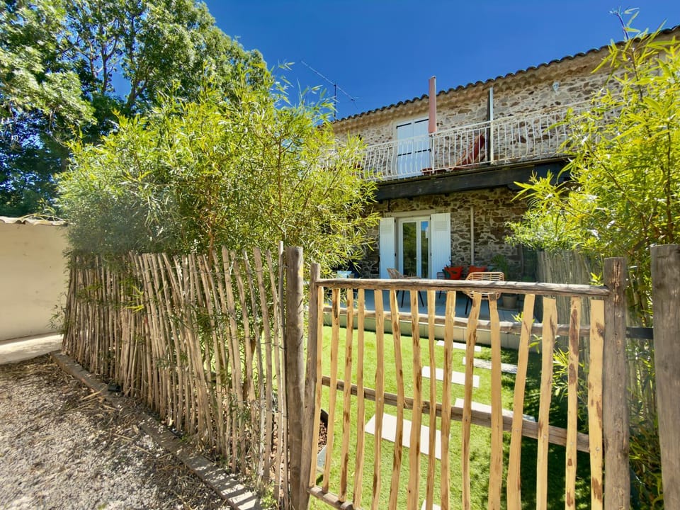 Cocon - Terrasse & Plancha - Plage 5min Apartment in La Londe-les-Maures