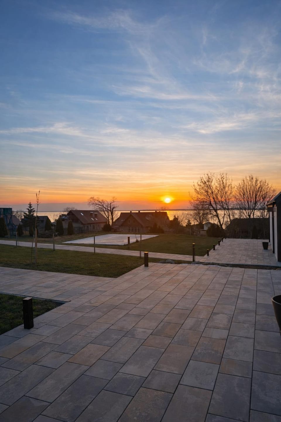 Nearby landmark, Day, Natural landscape, Evening entertainment, Evening entertainment, Seasons, Sunrise, Sunset