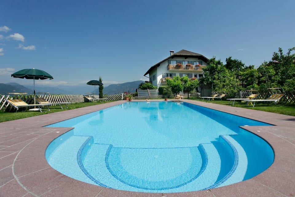 Day, Natural landscape, Mountain view, Pool view, Swimming pool, sunbed