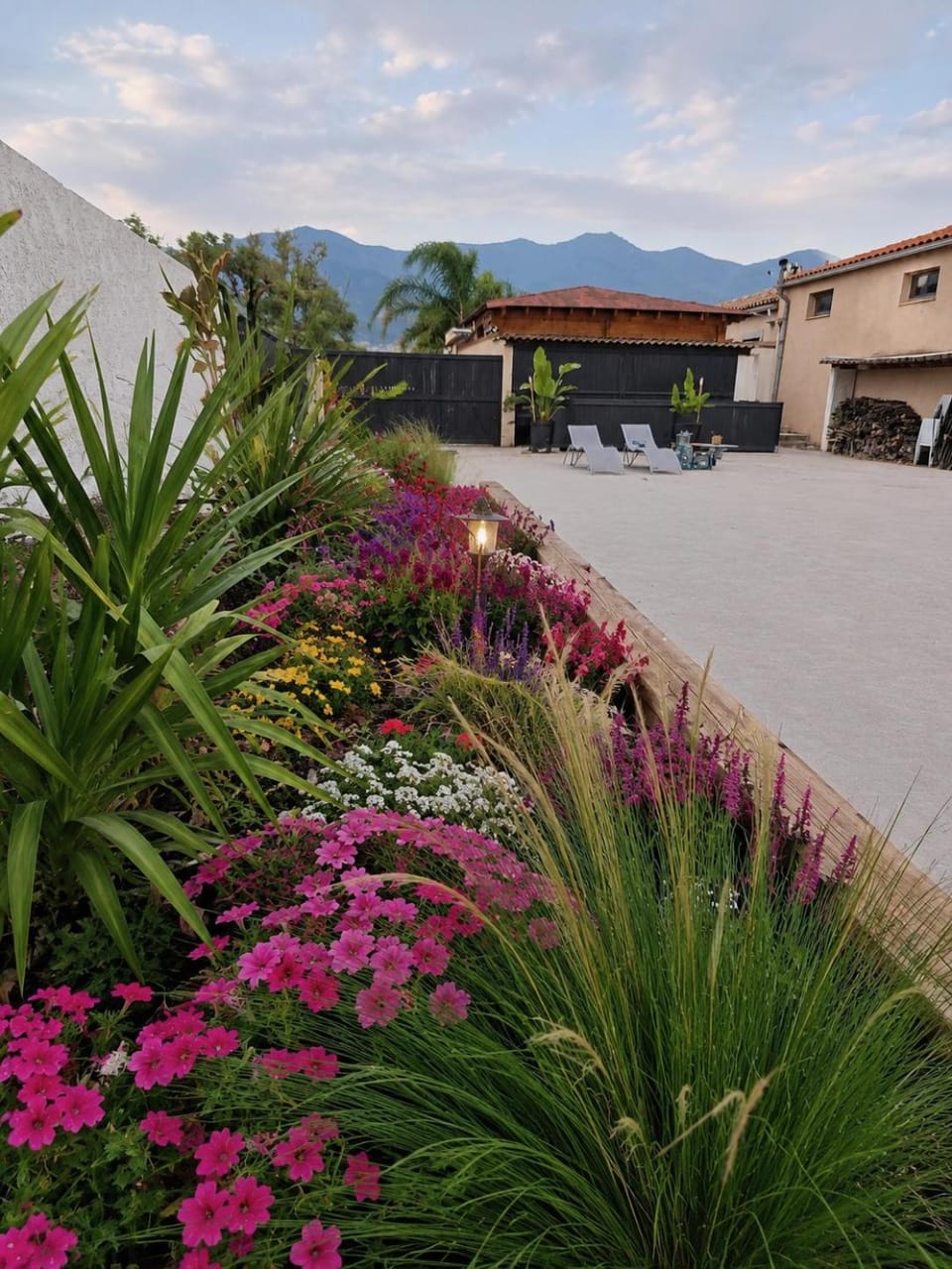 Spring, Day, Garden, Garden view, Mountain view