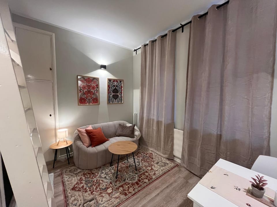 Central Kamppi Micro Loft, Quiet Courtyard Apartment in Helsinki