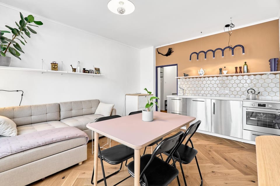 Kitchen or kitchenette, Living room