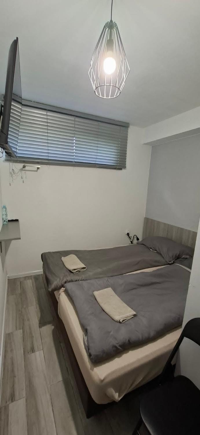 FORT BLIZNE NOCLEGI SUTERENA - standard & basic rooms Bed and Breakfast in Warsaw