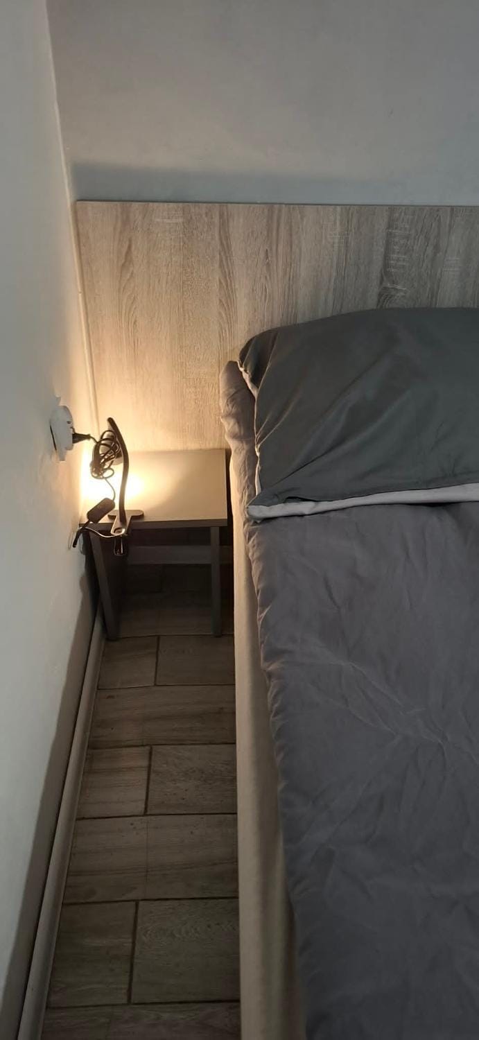 FORT BLIZNE NOCLEGI SUTERENA - standard & basic rooms Bed and Breakfast in Warsaw
