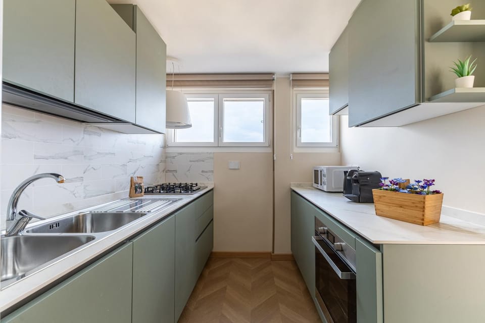 Coffee/tea facilities, Kitchen or kitchenette, dishwasher, stove, toaster