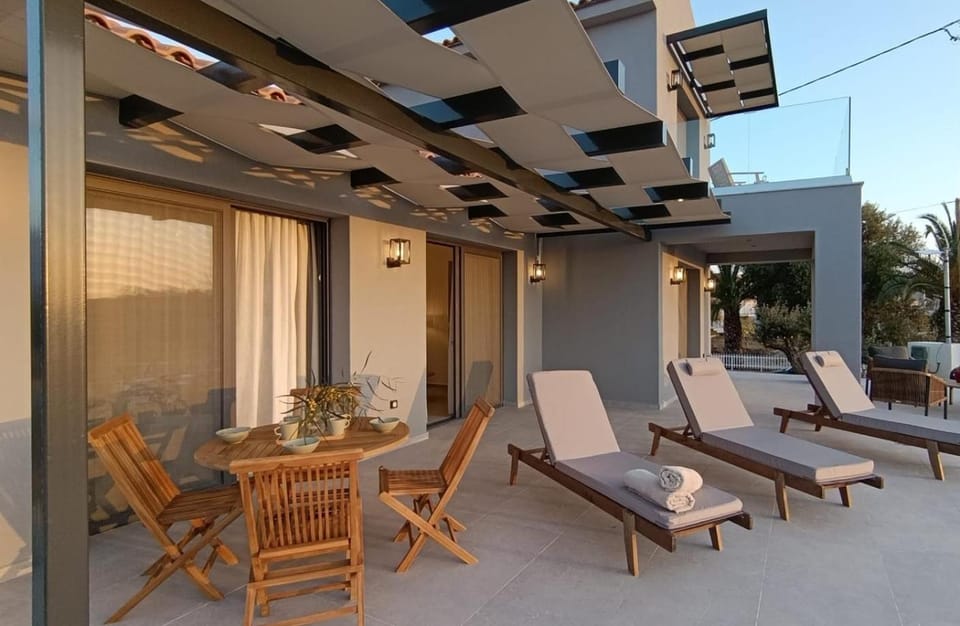 Balcony/Terrace, sunbed