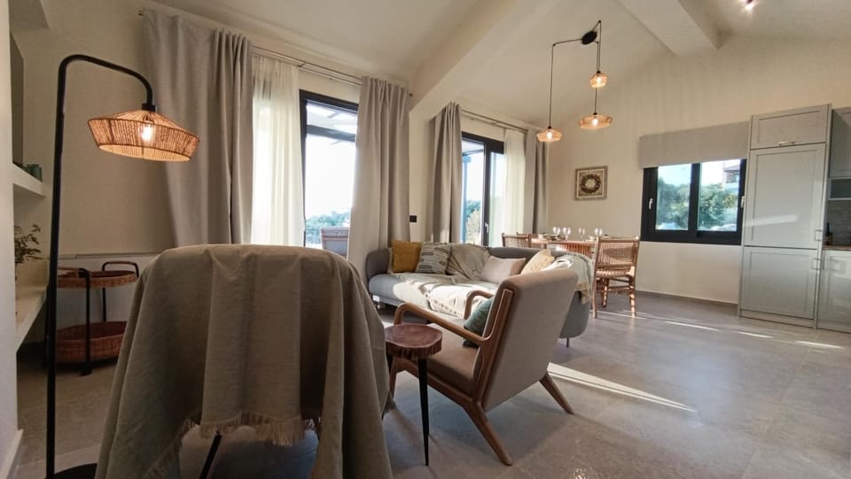 Seating area, Dining area
