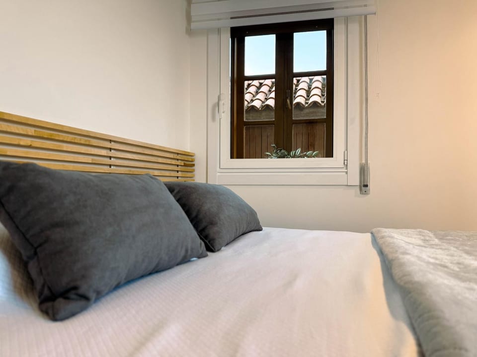 Bedroom, Quiet street view