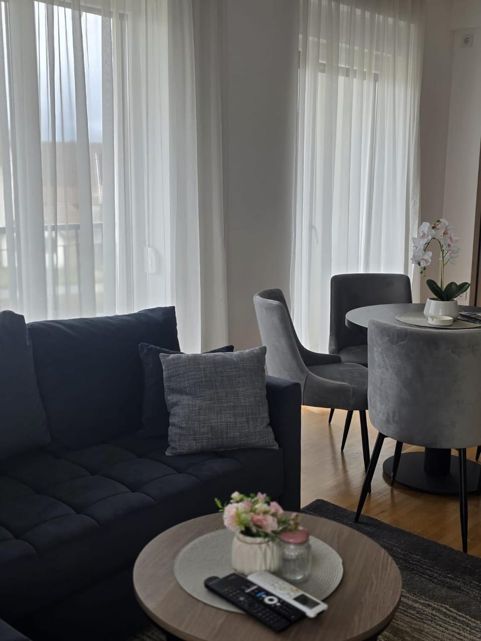 Living room, Seating area, Dining area