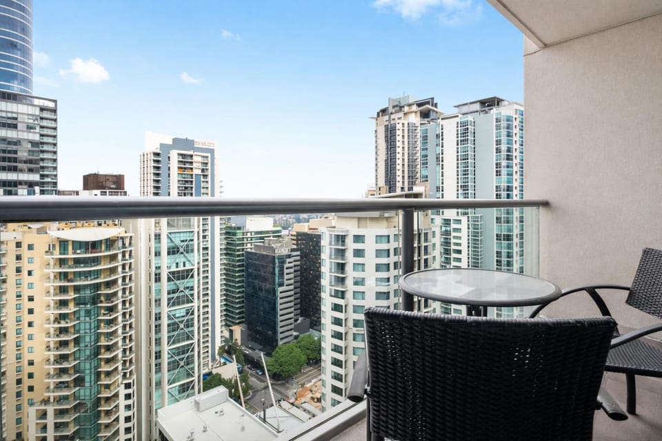 Day, Balcony/Terrace, Dining area, City view