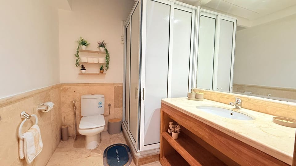 Shower, Bathroom, towels
