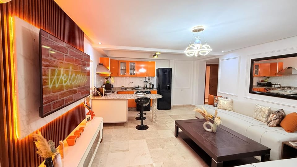 TV and multimedia, Kitchen or kitchenette, Living room, Seating area, Dining area