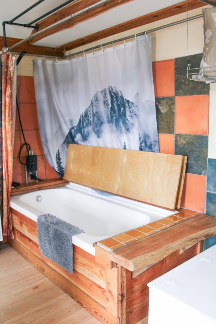 Goonieland Backcountry Sauna & Stays Resort in Columbia-Shuswap A