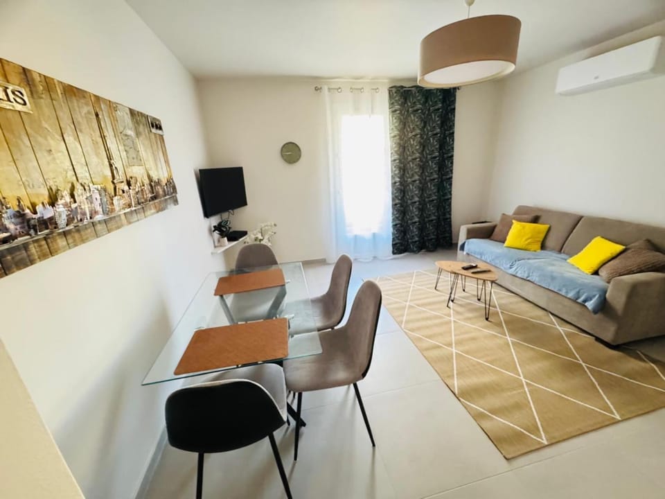 Communal lounge/ TV room, Dining area