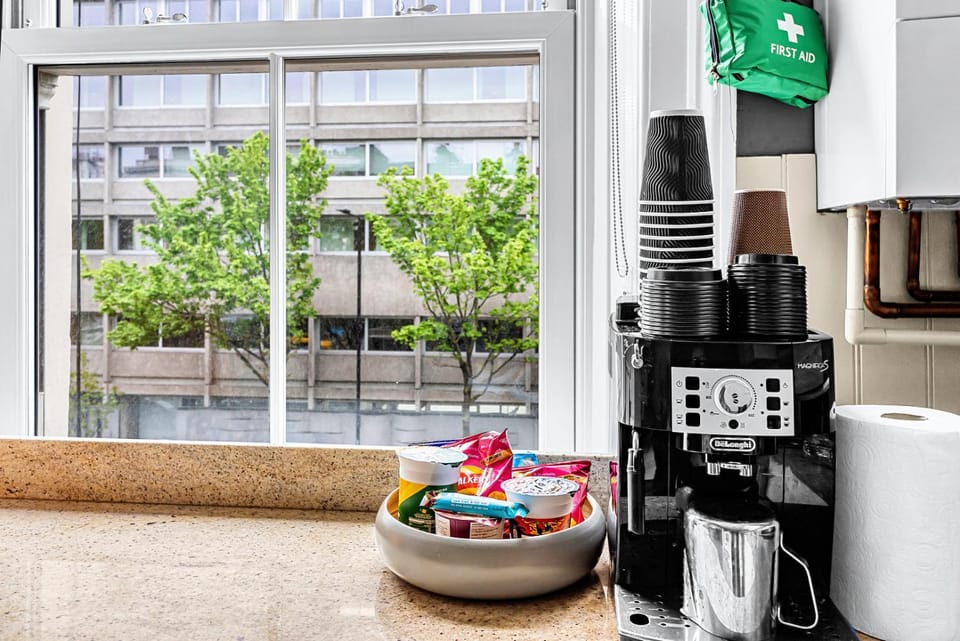 Coffee/tea facilities, Kitchen or kitchenette, Food and drinks, Food, kitchen