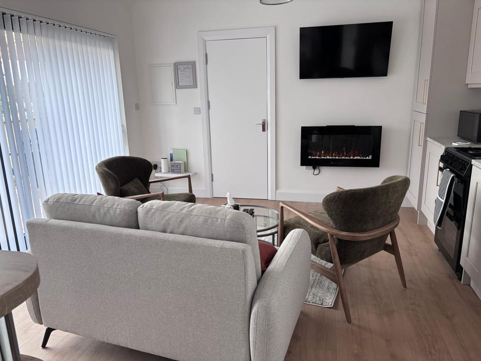 Cedars Lodge at Red Sheds Villa, Portarlington Chalet in Ireland