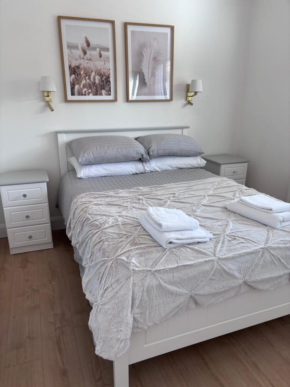 Cedars Lodge at Red Sheds Villa, Portarlington Chalet in Ireland