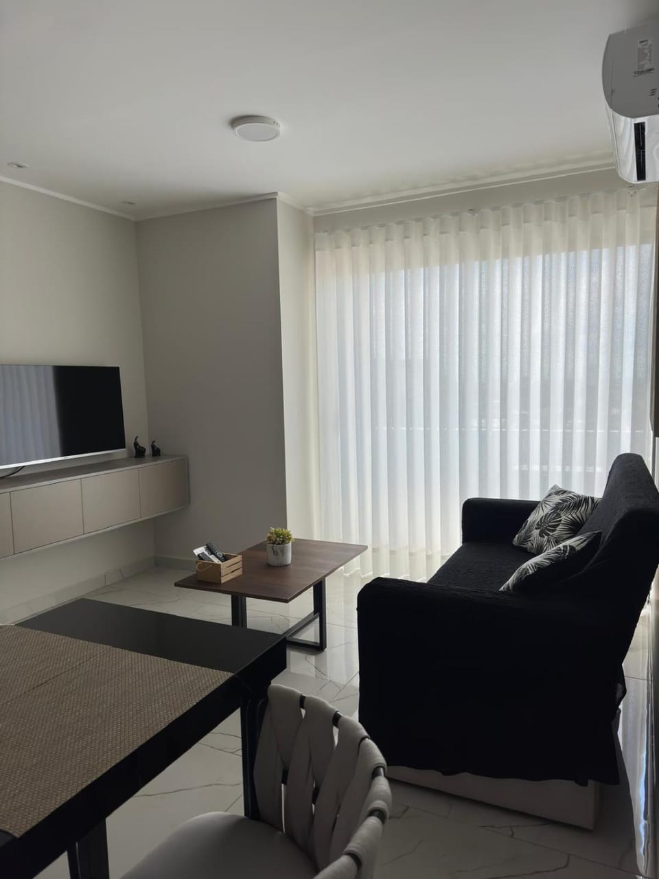 TV and multimedia, Balcony/Terrace, Living room, internet, air conditioner