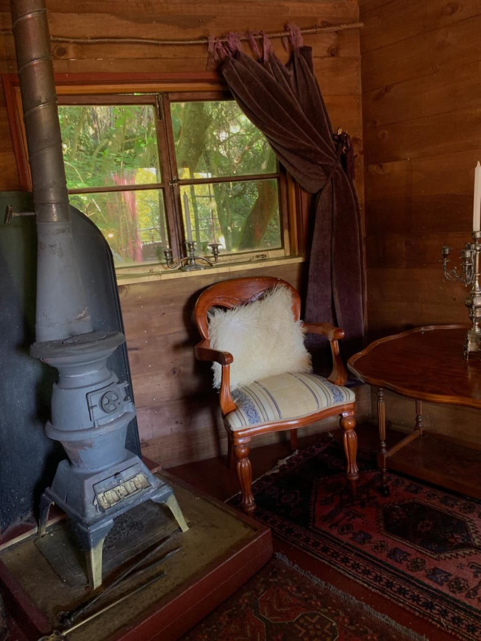Tree House with Hot Tub Bed and Breakfast in Akaroa