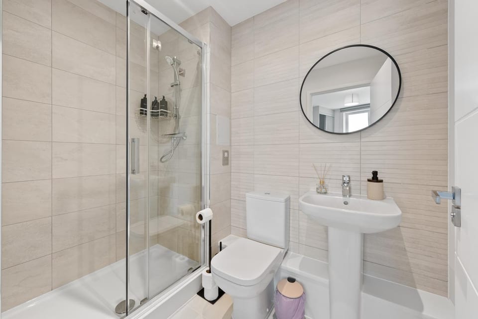 Shower, Toilet, Bathroom, towels