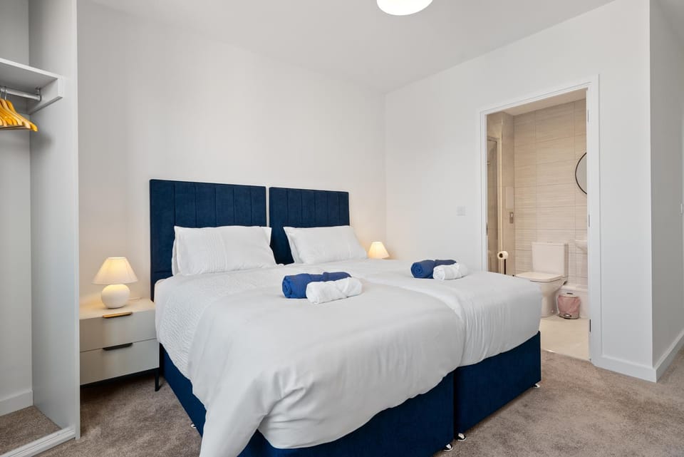 Bed, Photo of the whole room, Bedroom, towels, wardrobe