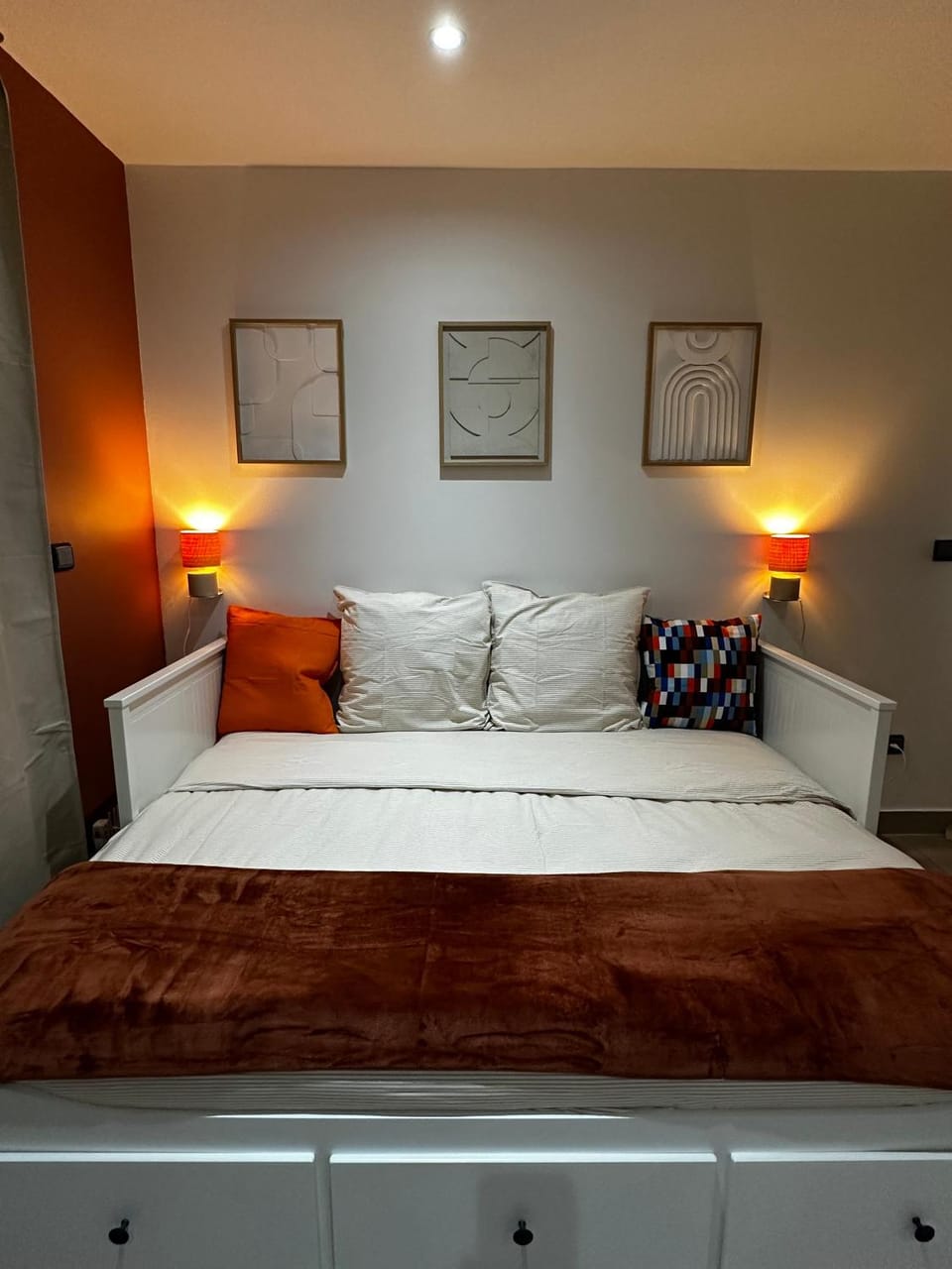 Bed, Living room, Bedroom
