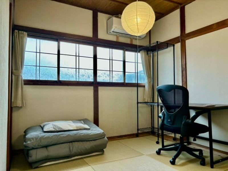 Roopt奥葉山木古庭 山を望む陽だまりの古民家 合宿可 高速出口10分 6台駐車可 Apartment in Nagano Prefecture