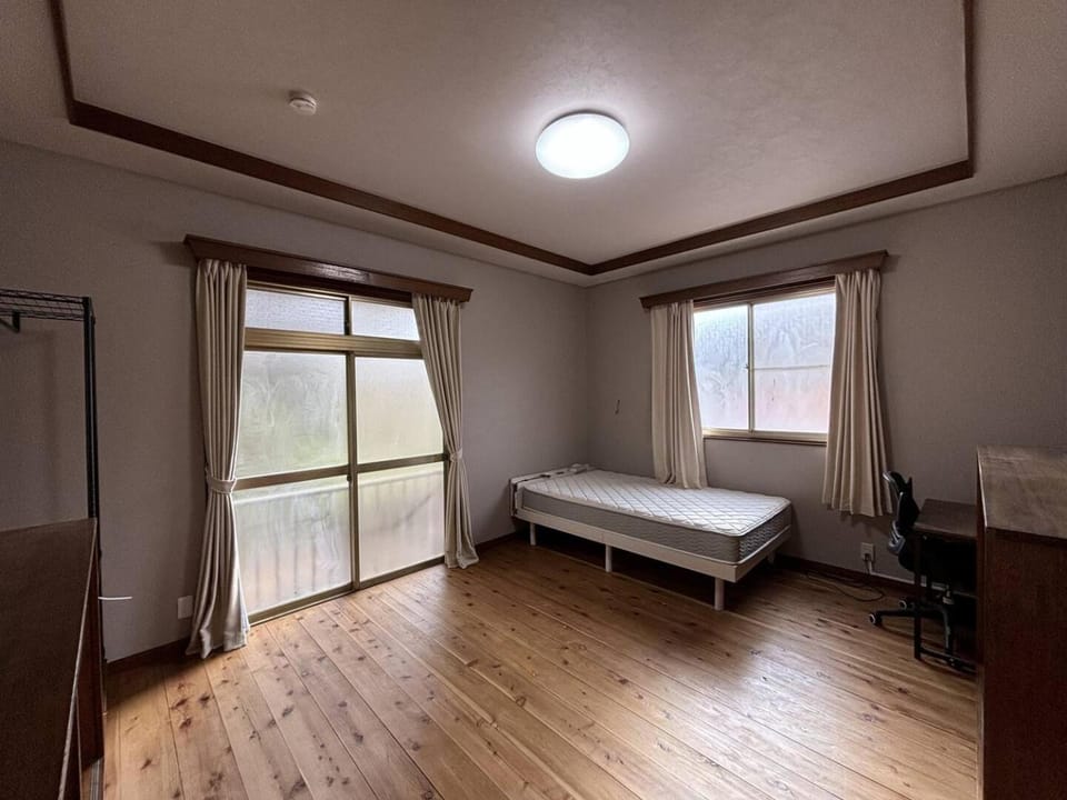 Roopt奥葉山木古庭 山を望む陽だまりの古民家 合宿可 高速出口10分 6台駐車可 Apartment in Nagano Prefecture