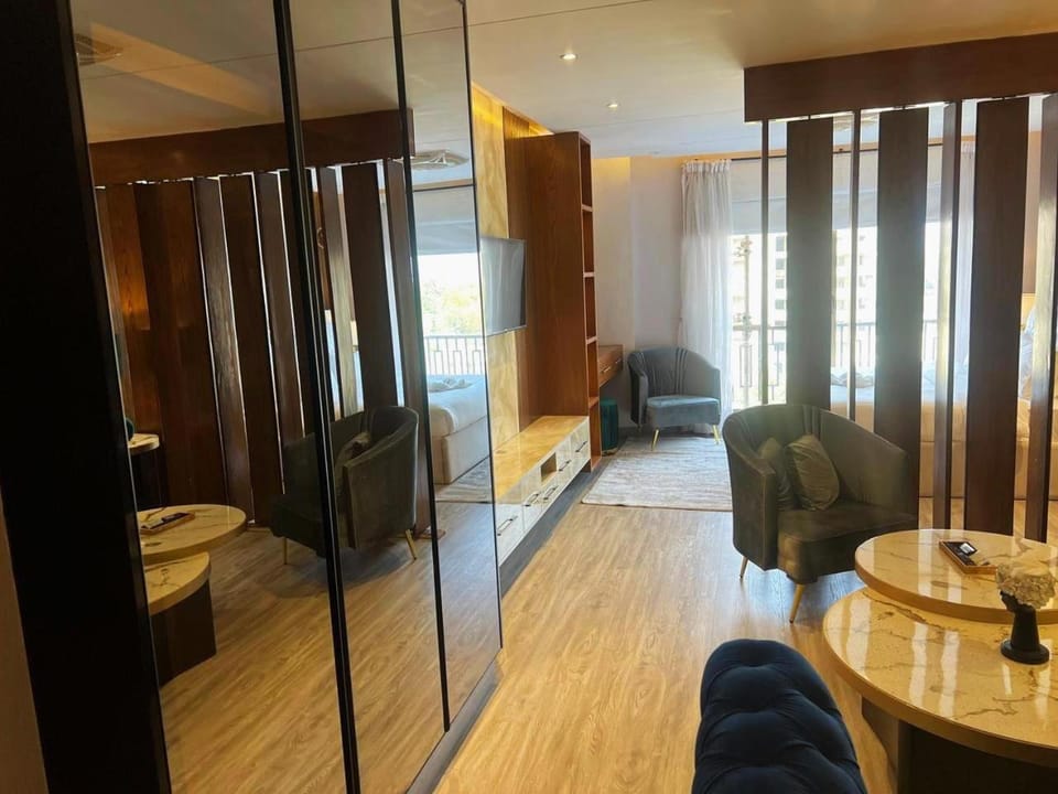 Bed, Living room, Photo of the whole room, Seating area, Bedroom