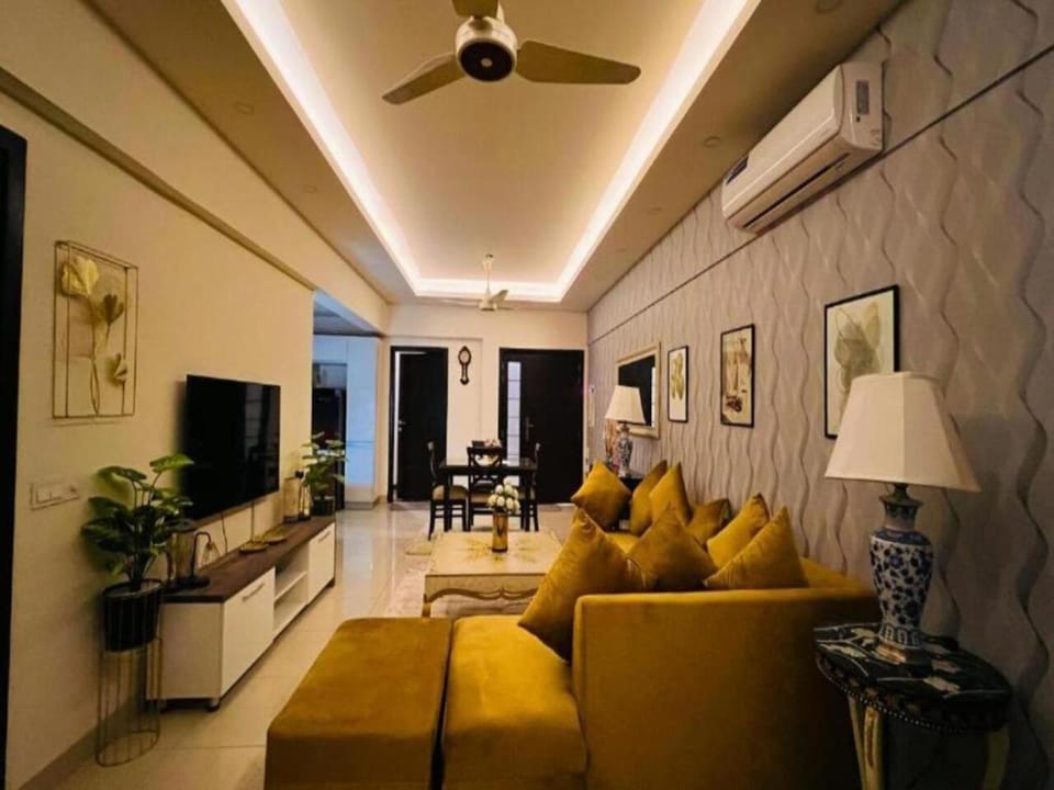 Communal lounge/ TV room, TV and multimedia, Living room, Seating area, Evening entertainment