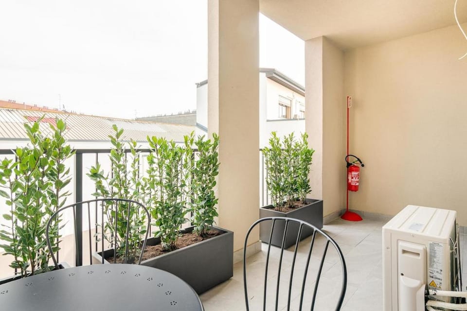 View (from property/room), Balcony/Terrace, Seating area, Dining area
