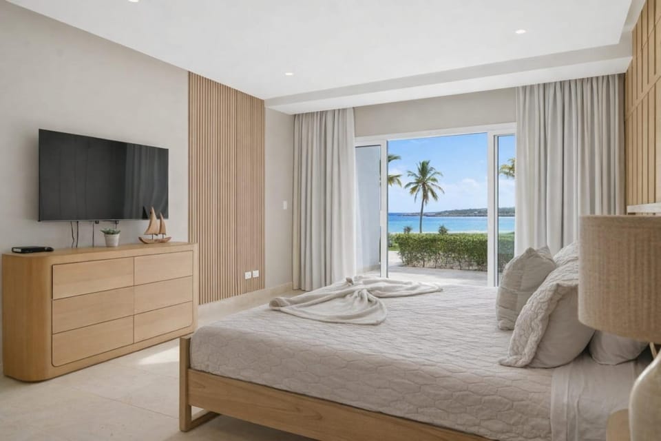 Bed, TV and multimedia, Bedroom, Sea view