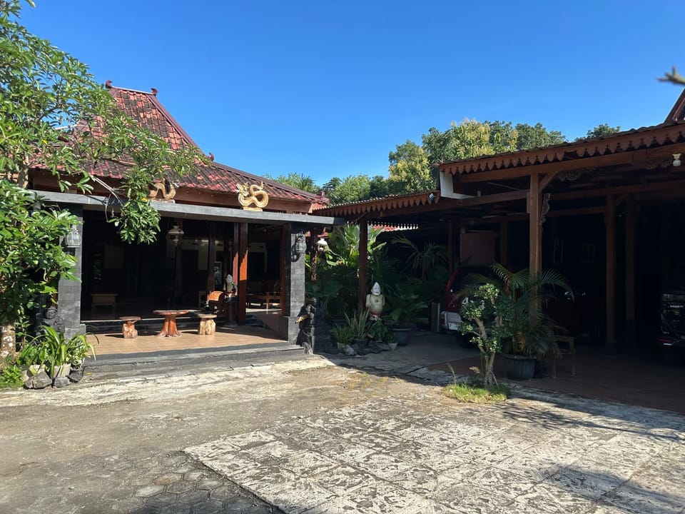 Joglo Kembar Homestay Vacation rental in Special Region of Yogyakarta