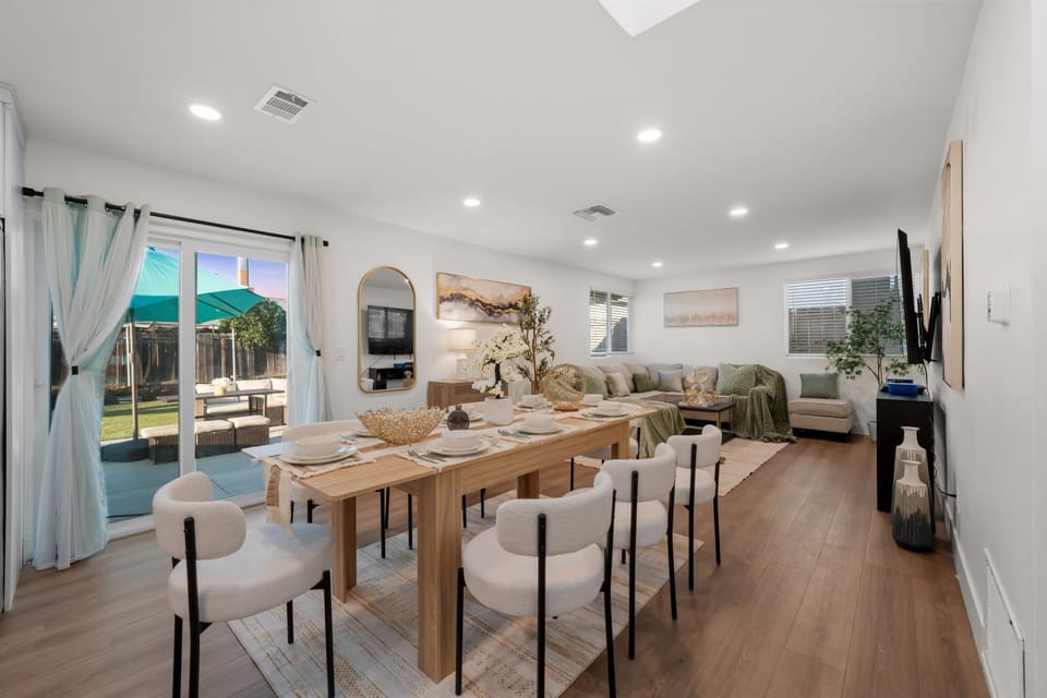 Entire Private Home with 4Bedrooms 2Bathrooms, King Bed, Garage, Gated Backyard, Available Now House in El Cajon