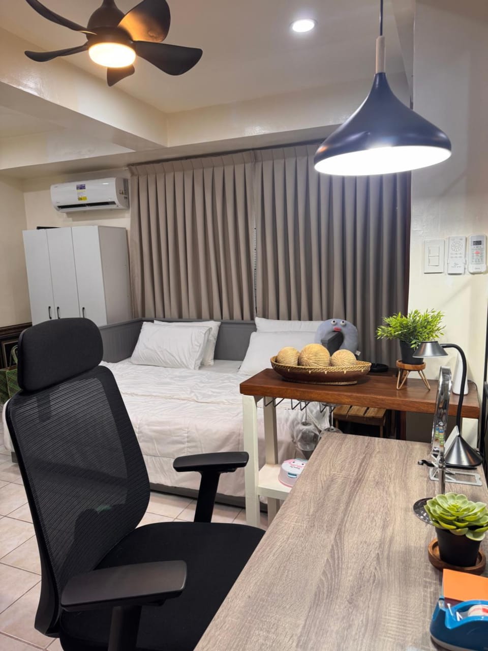 Affordable Cozy Stay near NAIA with Fast WiFi and Netflix Apartment in Paranaque