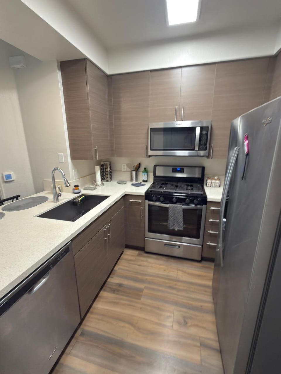 Ocean Breeze Stay Near Airport LAX & Stadium Apartment in Mar Vista