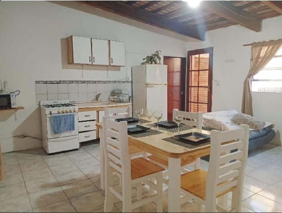 Kitchen or kitchenette, Dining area, oven, stove