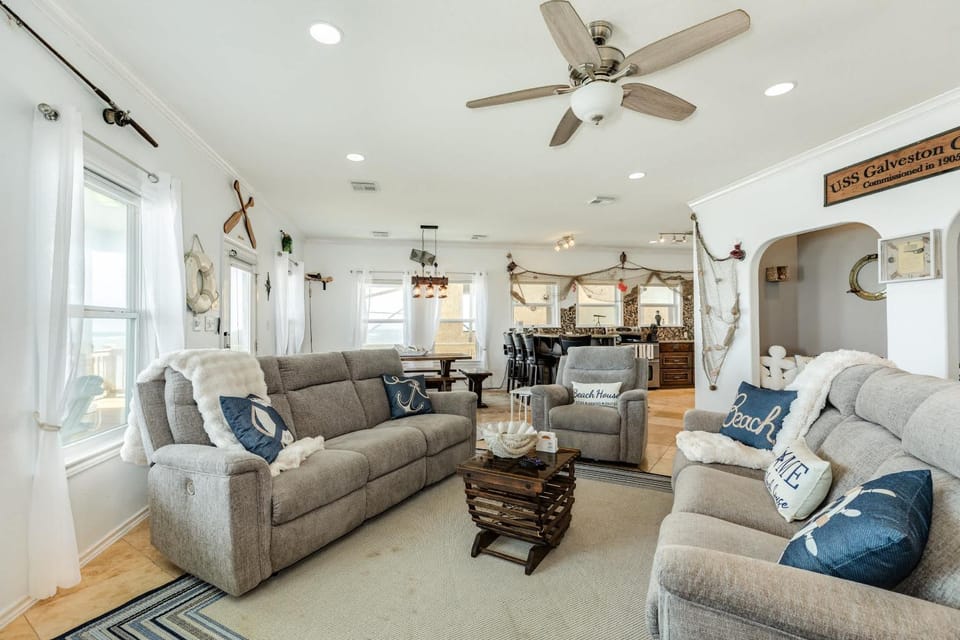 Enchanted Escape - Panoramic Gulf & Bridge Views House in Alvin