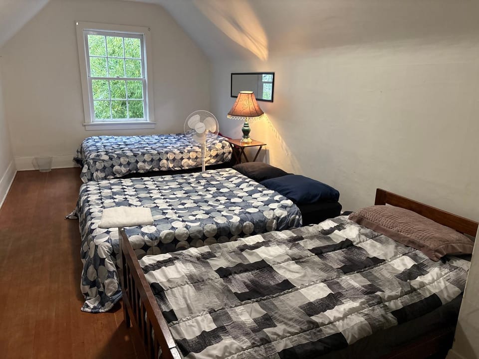 Quiet Garden Suite near YVR Airport with Free Parking Vacation rental in Vancouver