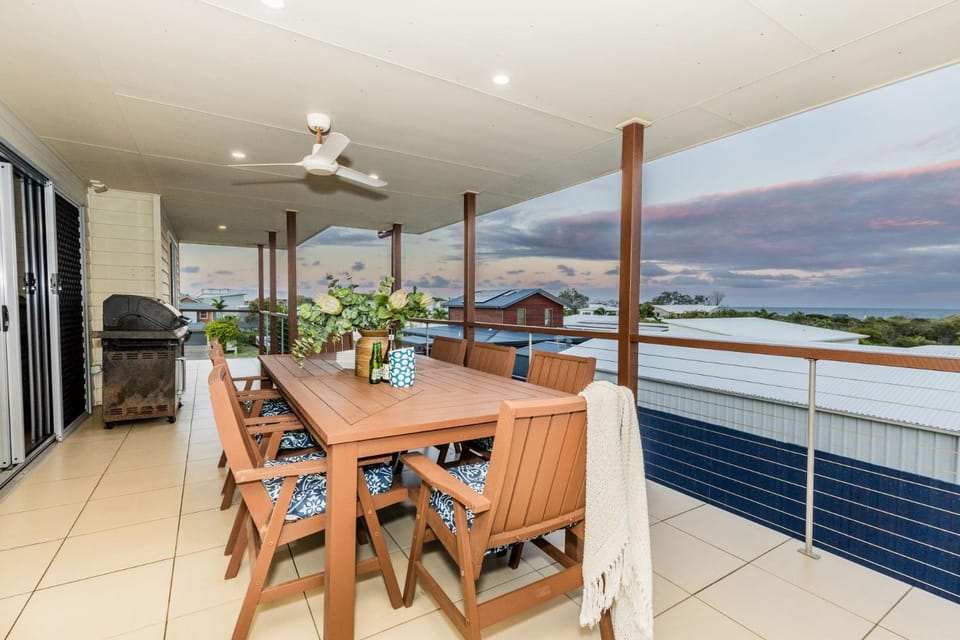 View (from property/room), Balcony/Terrace, Dining area