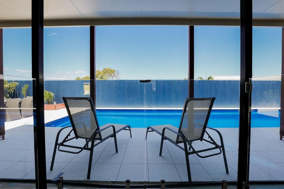Swimming pool, sunbed