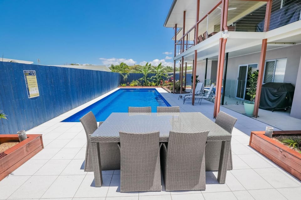 Patio, Pool view, Swimming pool, sunbed