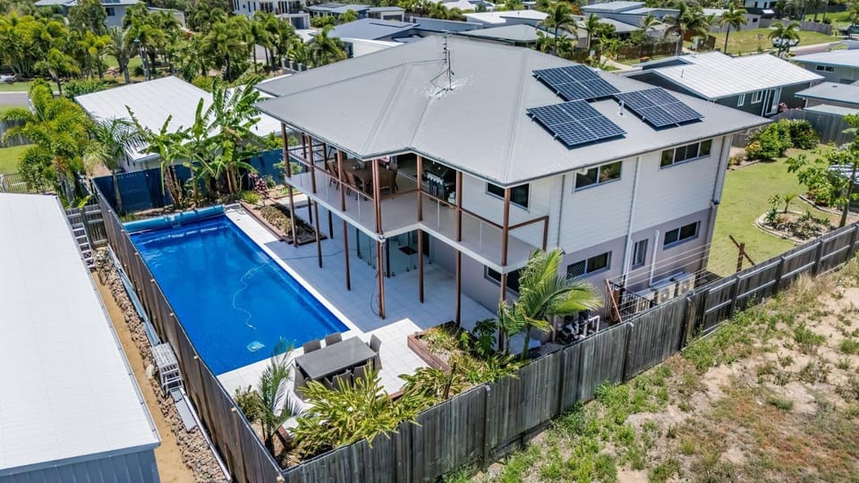 Property building, Pool view, Swimming pool