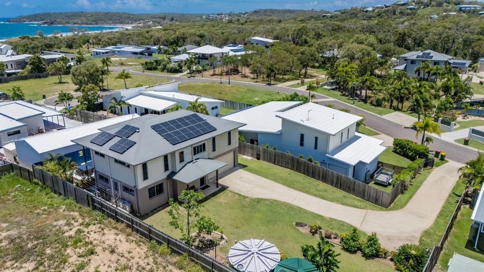Property building, Neighbourhood, Bird's eye view, Sea view