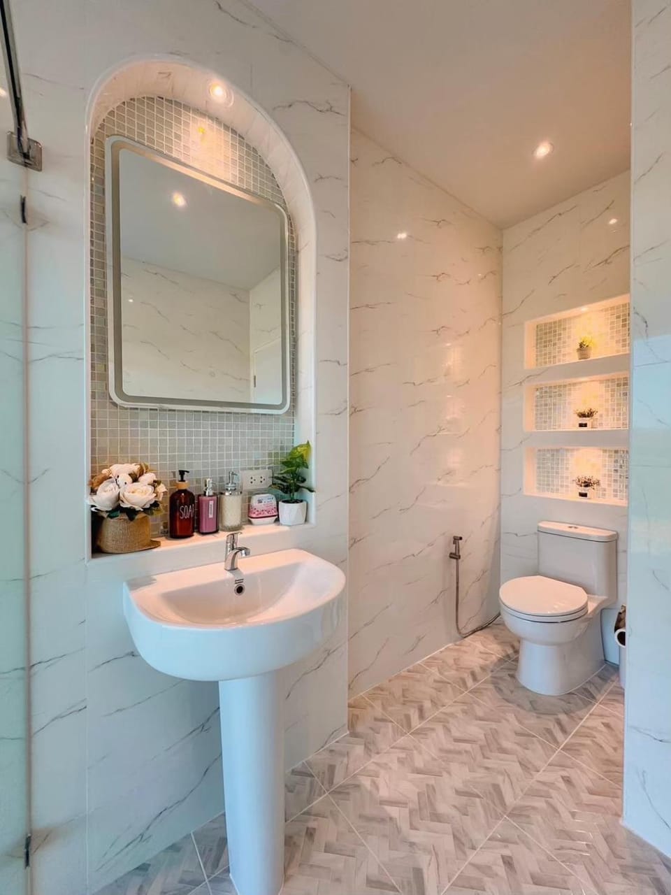 Shower, Toilet, Bathroom, towels
