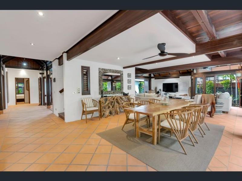 Solander Beachfront with private beach access & pool Villa in Port Douglas