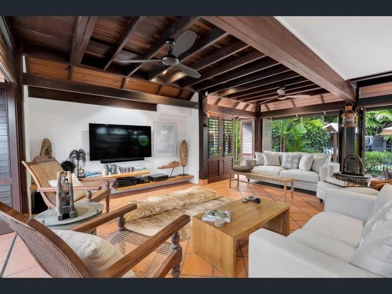 Solander Beachfront with private beach access & pool Villa in Port Douglas